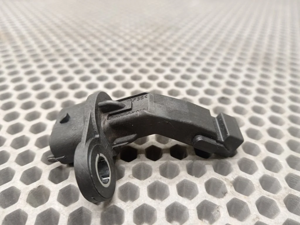 Датчик положения коленвала Mercedes-Benz -Class w212