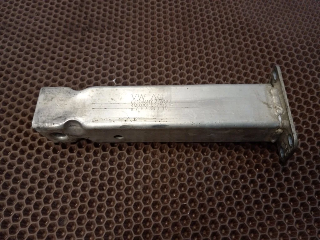 Кронштейн усилителя бампера Audi Q7 2017 4M