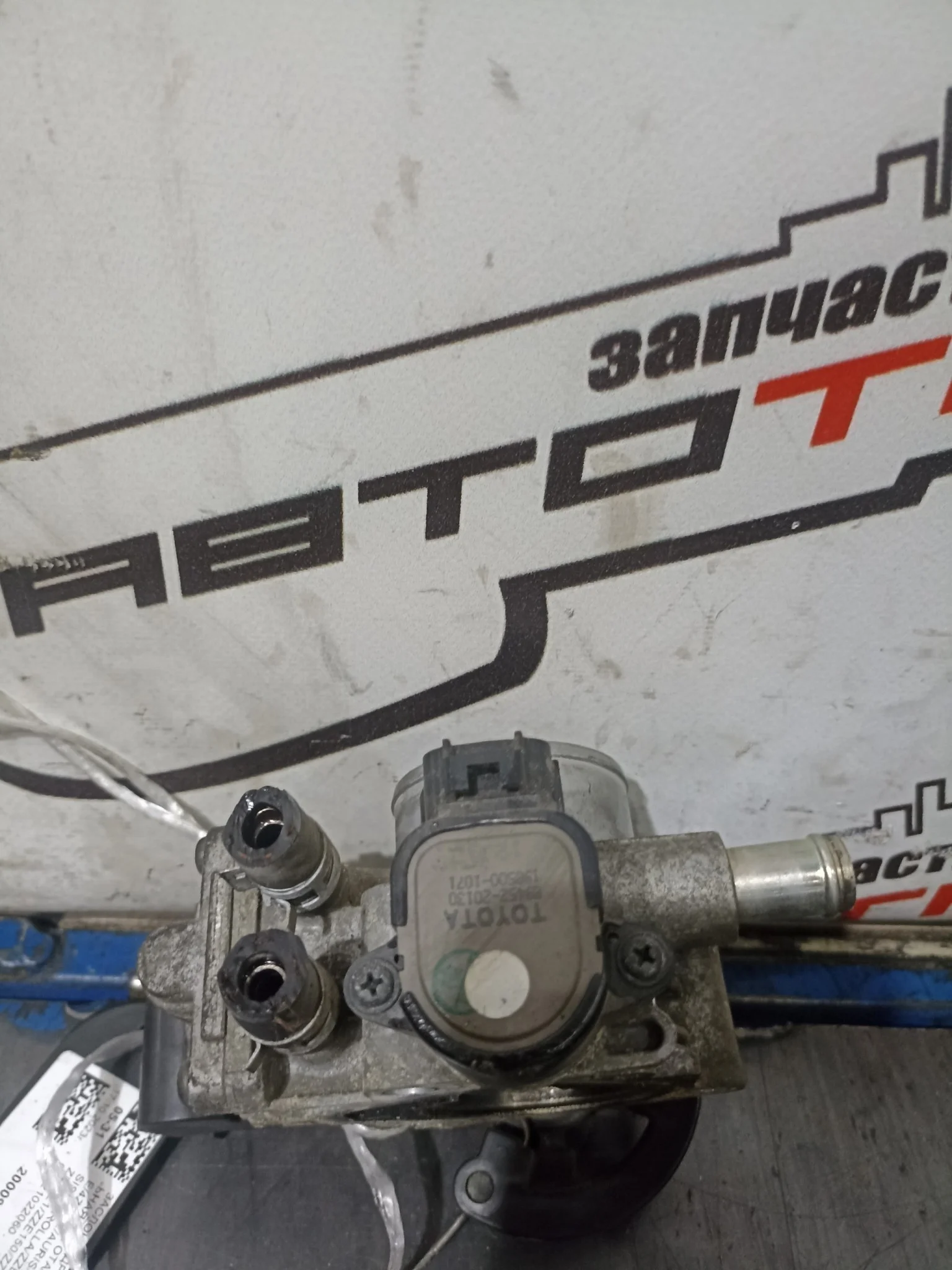 ЗАСЛОНКА ДРОССЕЛЬНАЯ TOYOTA 2221022060