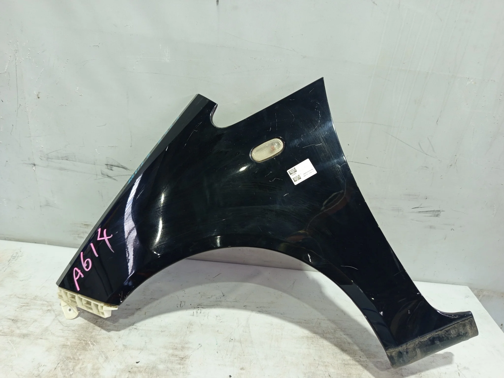 КРЫЛО MITSUBISHI MN133355 ПЕРЕД ЛЕВО черный, X08 NA8167