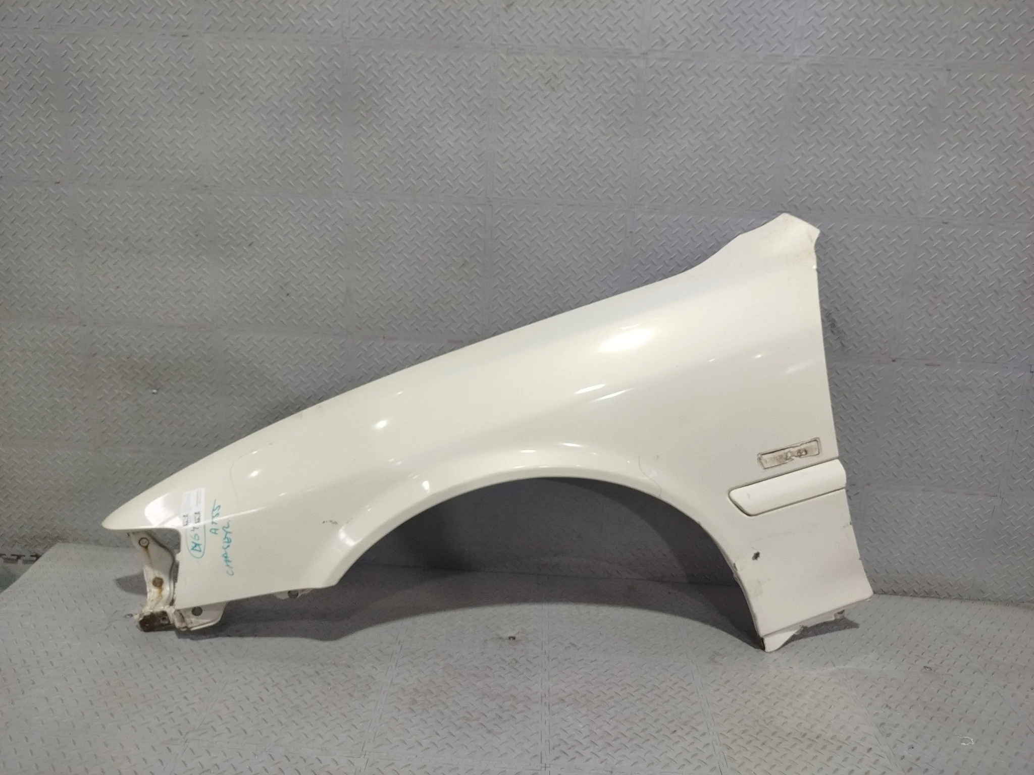 КРЫЛО TOYOTA CHASER 538022A440 белый DY642