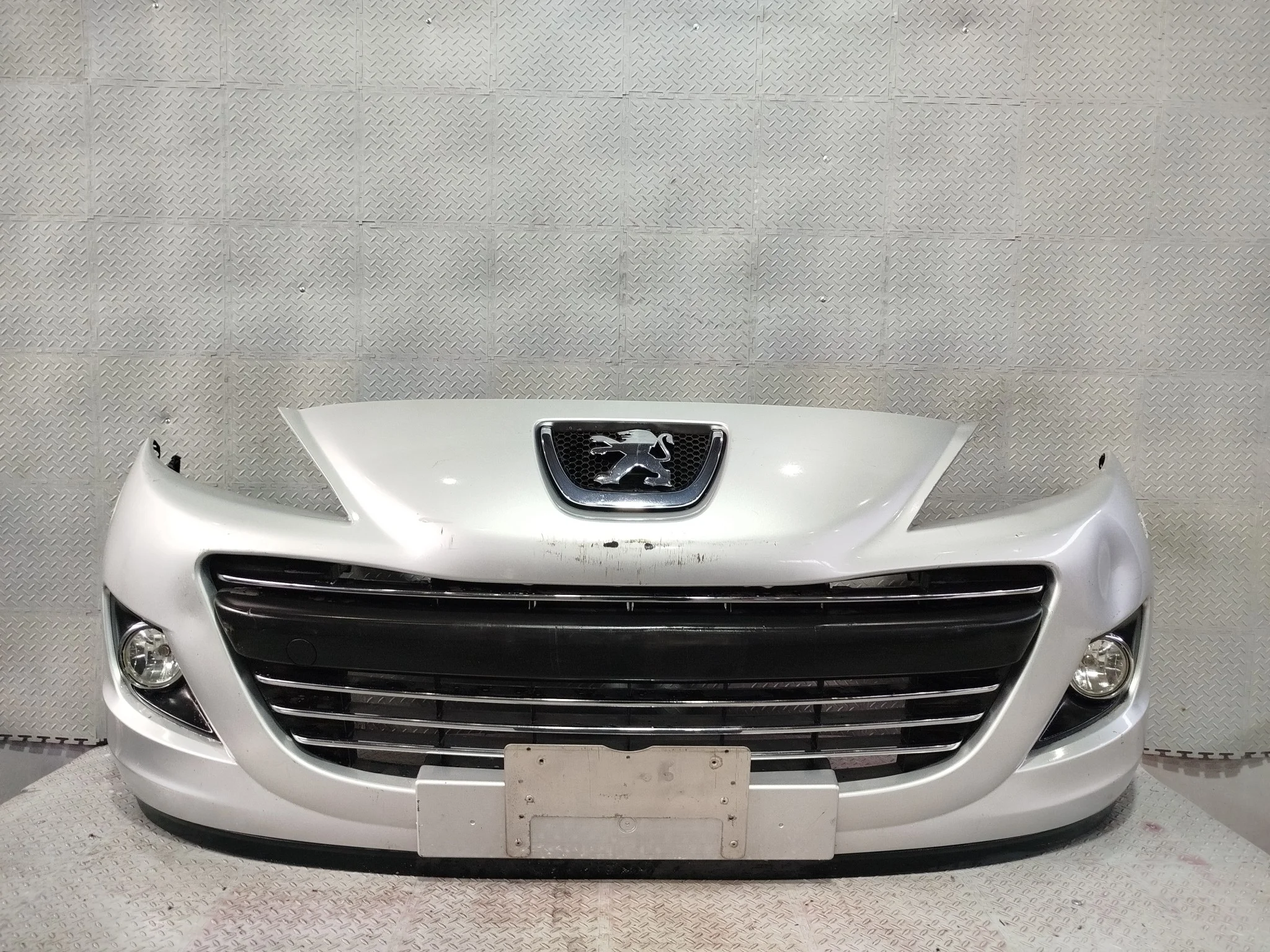 БАМПЕР PEUGEOT 7401SN ПЕРЕД серебро, EZR NA8129