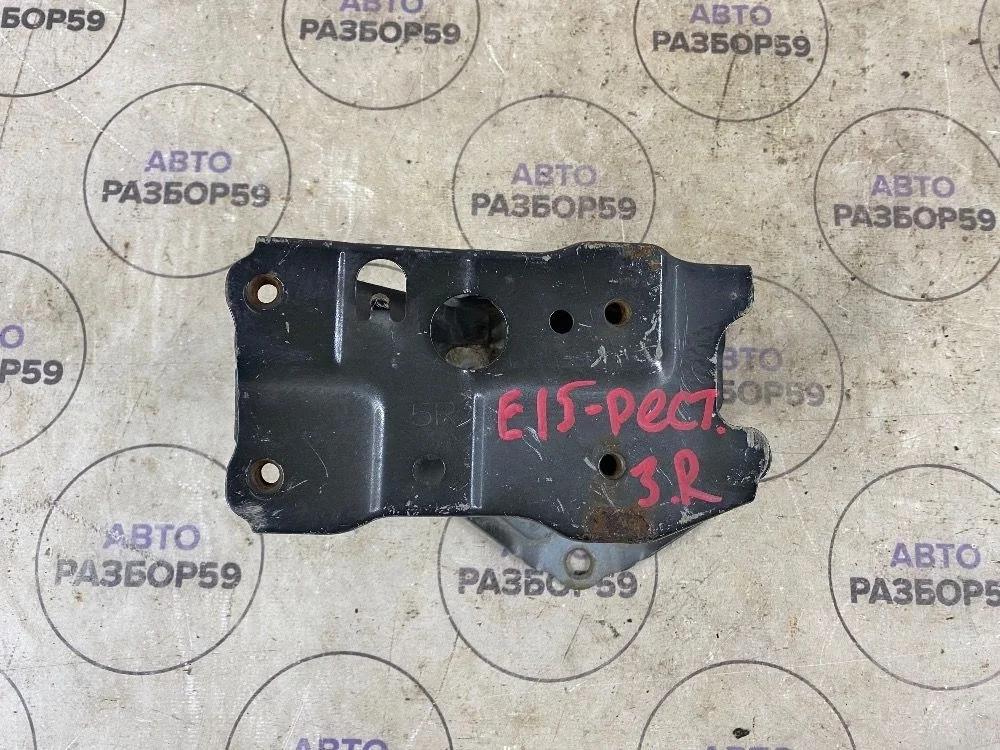 Кронштейн усилителя заднего бампера Toyota Corolla X (2006—2010)