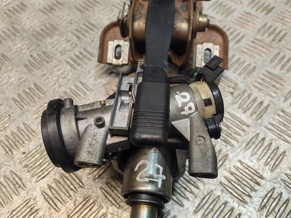 Замок зажигания без ключа Mitsubishi Carisma