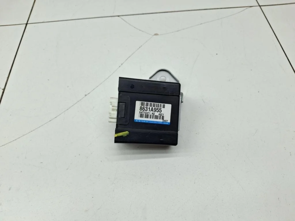 Блок электронный Mitsubishi Outlander 3 2014 GF