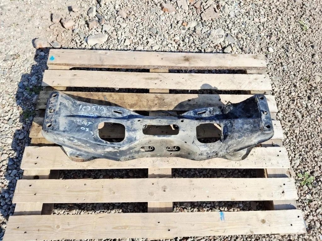 Подрамник Subaru Outback B13, BP