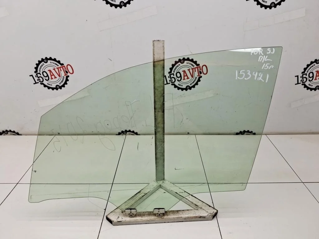 Стекло двери передней левой Subaru Forester S13, SJ