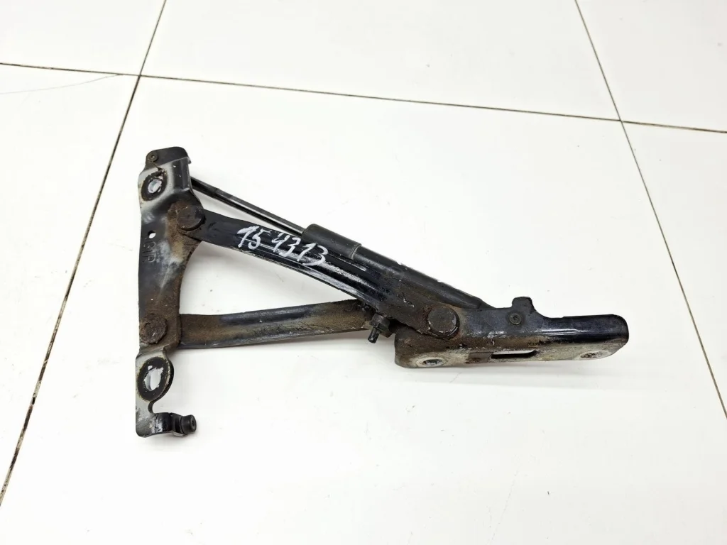 Петля крышки багажника Mazda 6 2009 GH