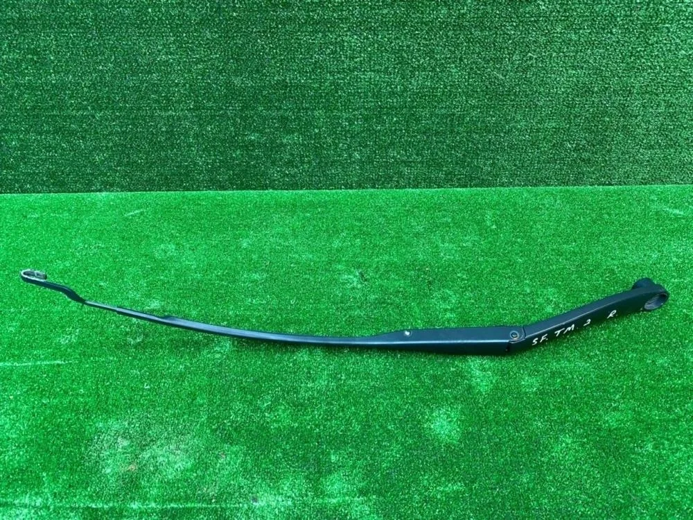 Поводок стеклоочистителя Hyundai Santa Fe 2020 98321S1000 TM D4HB, правый