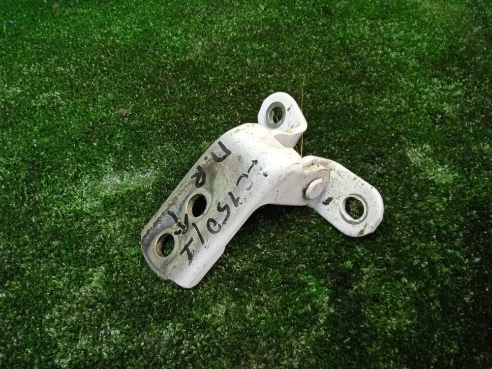 Петля двери Toyota Land Cruiser Prado 2012 6871012151 150 1GRFE, передняя правая