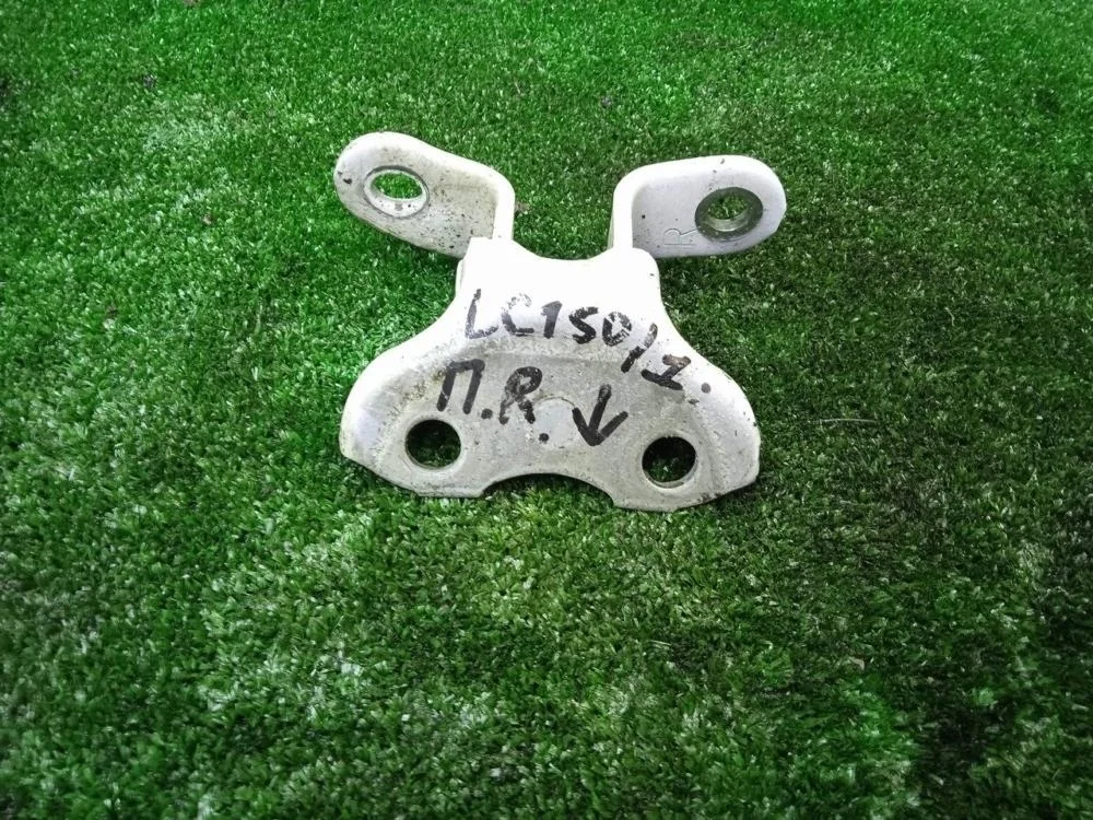 Петля двери Toyota Land Cruiser Prado 2012 6873012120 150 1GRFE, передняя правая