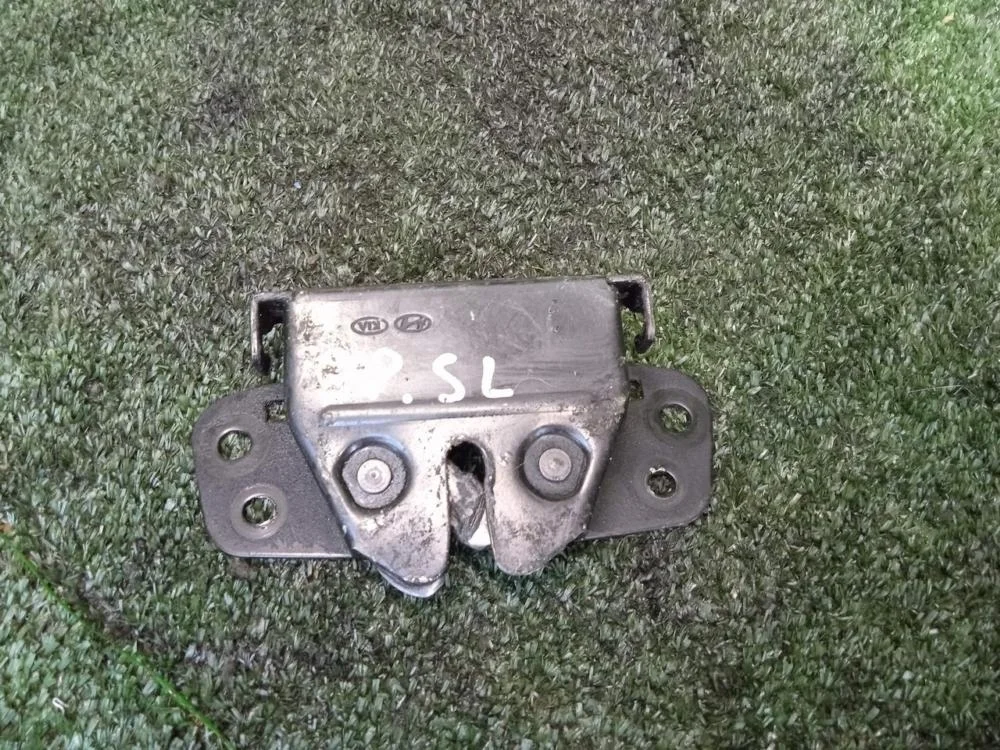 Замок капота Kia Sportage 2011 811303W000 SL G4KD