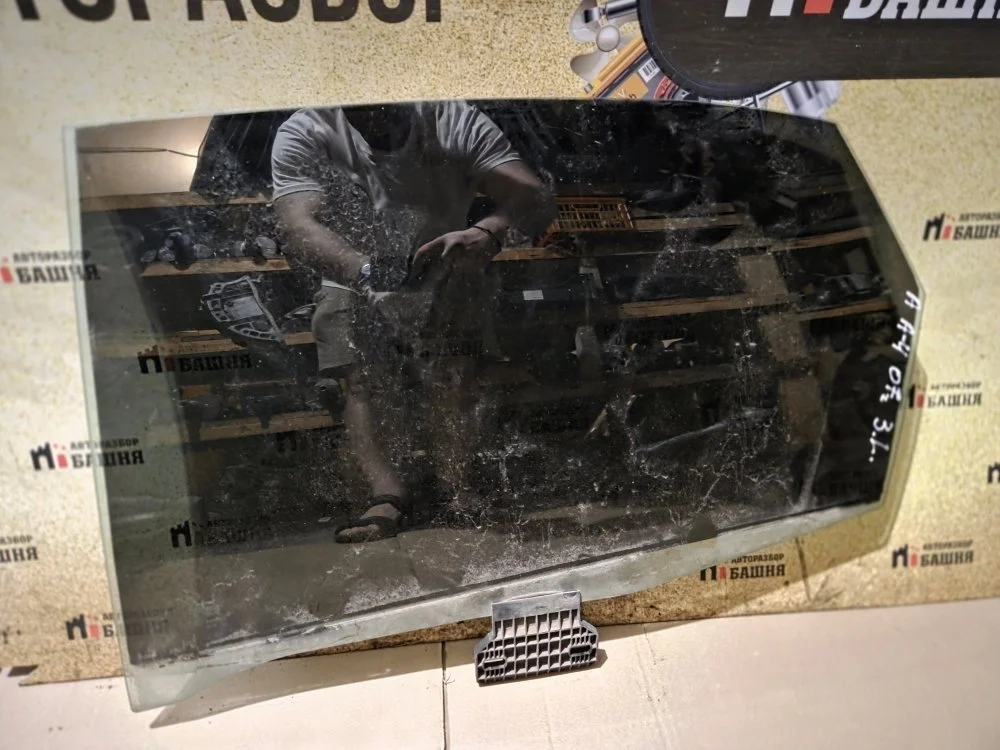 Стекло двери Audi A4 8E5845025C B7, заднее левое