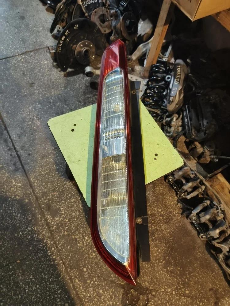 Фонарь Ford Focus 1420451 2, левый