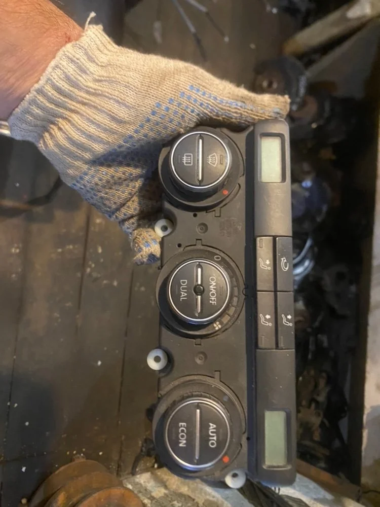 Блок управления отопителя Volkswagen Passat 3C0907044AF B6