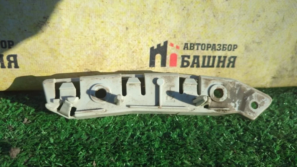 Кронштейн бампера Ford Focus 2012 1718730 3, передний правый