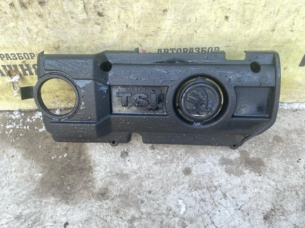 Крышка двс декоративная Skoda Rapid 2014 03C103925CE CAXA