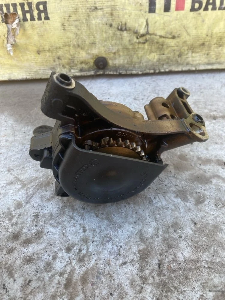 Насос масляный Skoda Rapid 2014 03C115105Q CAXA