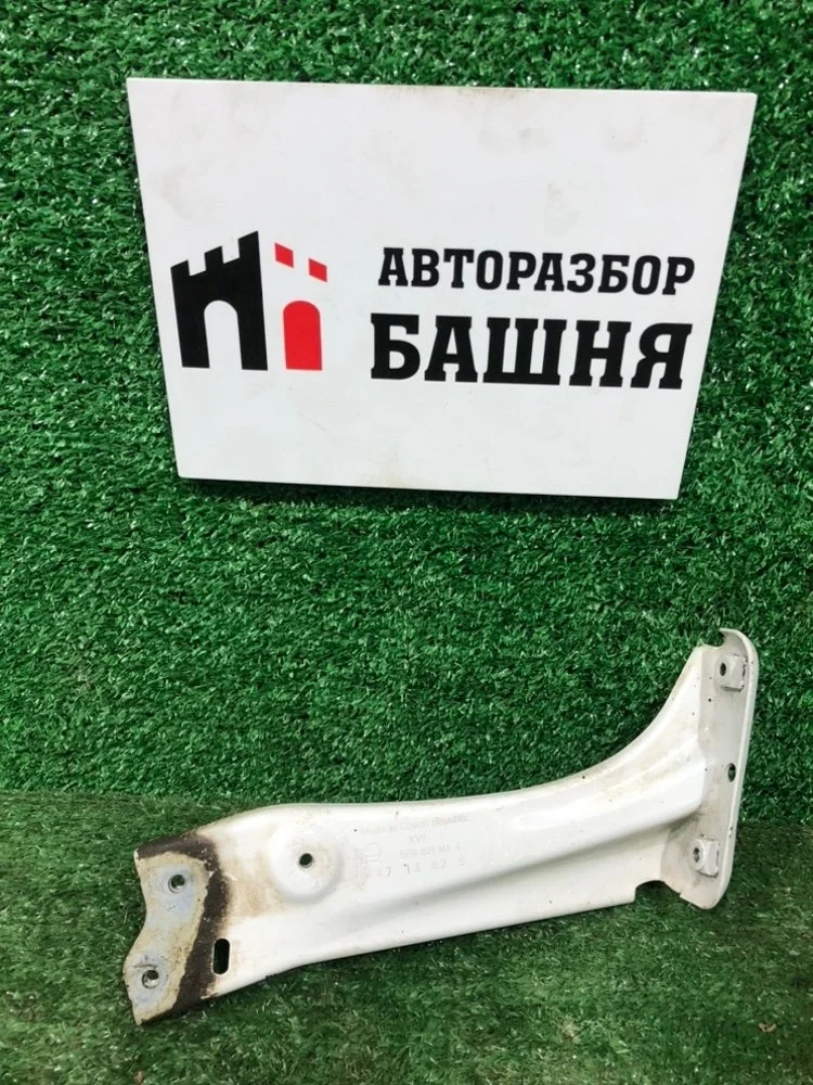 Кронштейн крыла Skoda Octavia 2013 5E0821141 A7 CJZA, передний левый