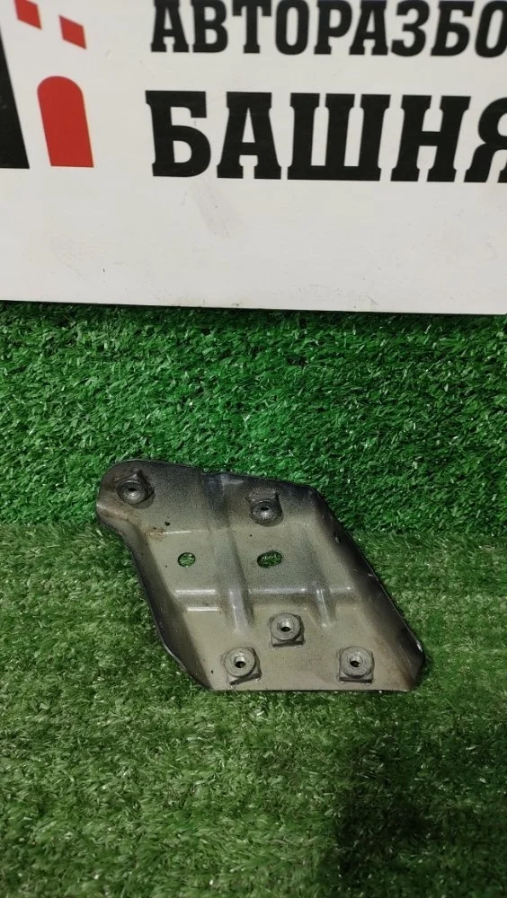 Кронштейн крыла Volkswagen Touareg 2016 7P6821152A NF CMTA, передний правый