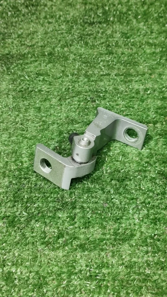 Петля двери Volkswagen Tiguan 2019 8V5833403B 2 CZDA, задняя левая