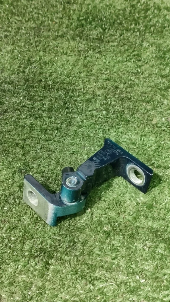 Петля двери Volkswagen Teramont 2018 8V5833403C CA1 CXDA, задняя левая