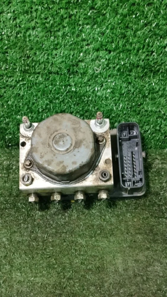 Блок управления ABS Toyota Corolla 2013 4405002720 180 1NRFE