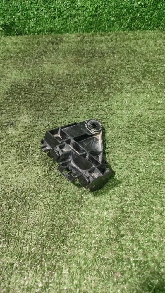 Кронштейн бампера Toyota Corolla 2013 5256202220 180 1NRFE, задний правый