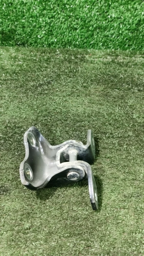 Петля двери Toyota Corolla 2013 687300D071 180 1NRFE, передняя правая