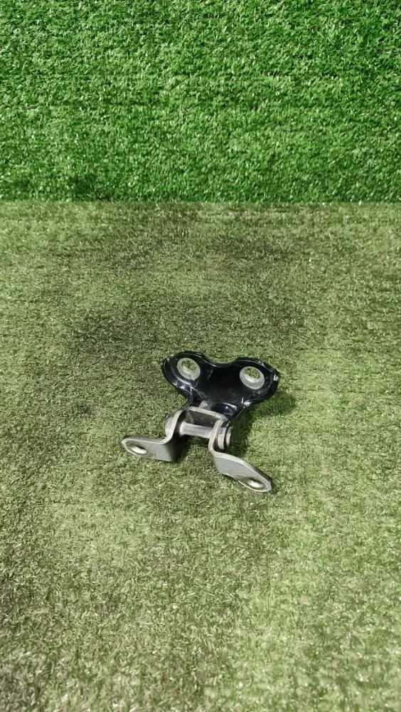 Петля двери Toyota Corolla 2013 687600D061 180 1NRFE, задняя левая