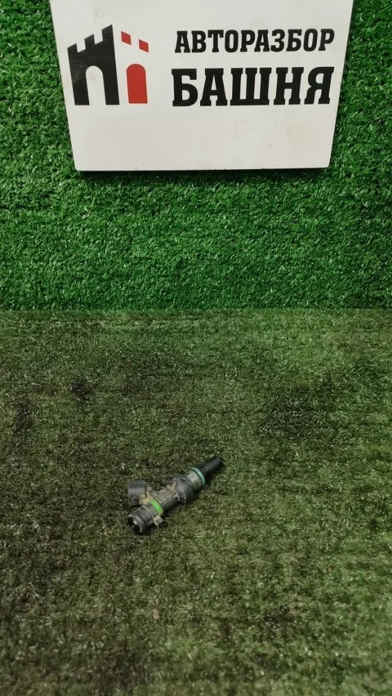 Форсунка топливная Nissan Tiida 2010 16600ED000 C11 HR16DE