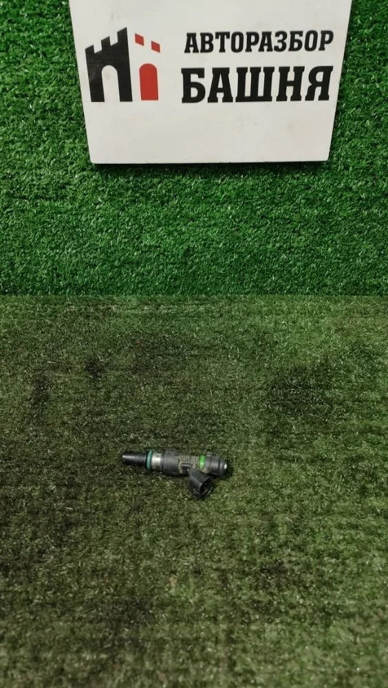 Форсунка топливная Nissan Tiida 2010 16600ED000 C11 HR16DE