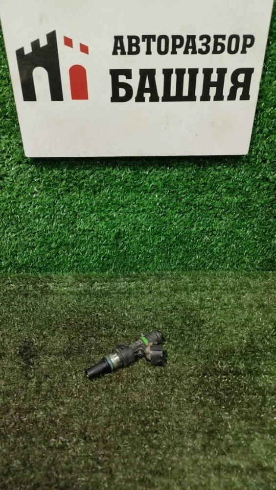 Форсунка топливная Nissan Tiida 2010 16600ED000 C11 HR16DE