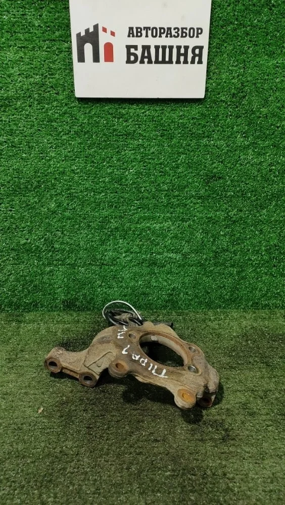 Кулак поворотный Nissan Tiida 2010 40015ED000 C11 HR16DE, передний левый