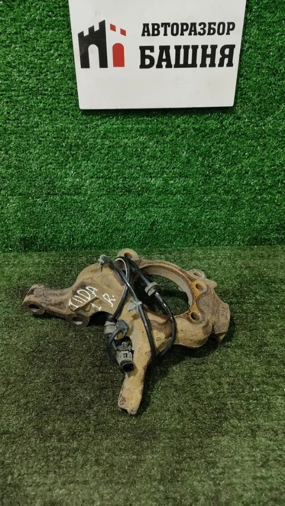 Кулак поворотный Nissan Tiida 2010 40014ED000 C11 HR16DE, передний правый