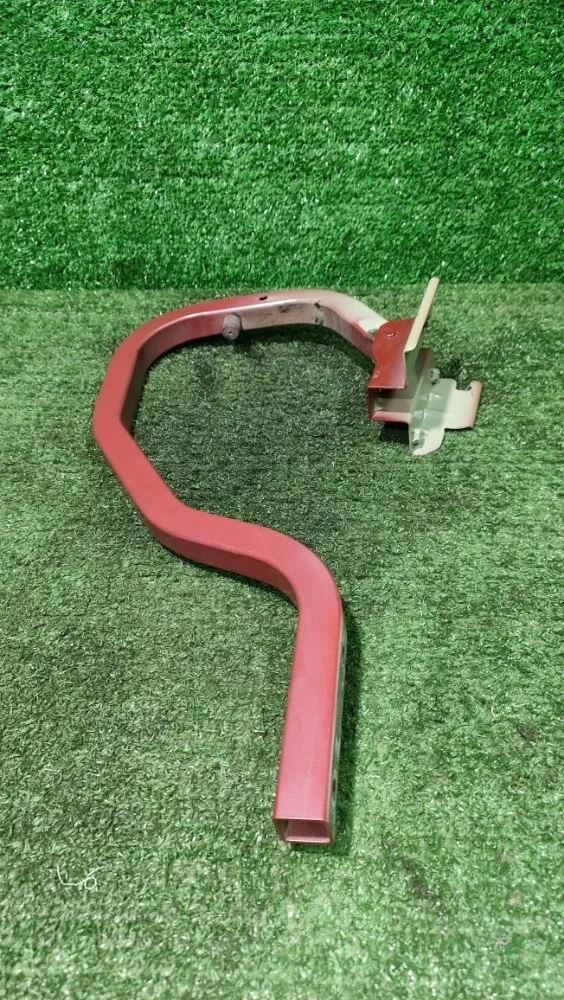 Петля багажника Nissan Tiida 2010 84401ED430 C11 HR16DE, левая