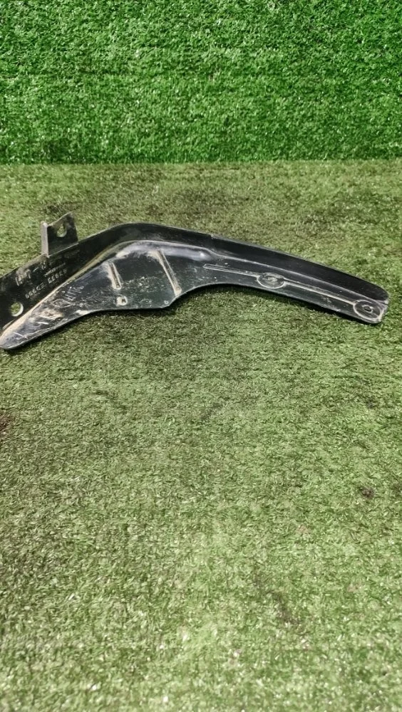 Брызговик Nissan Tiida 2010 63855ED900 C11 HR16DE, передний левый