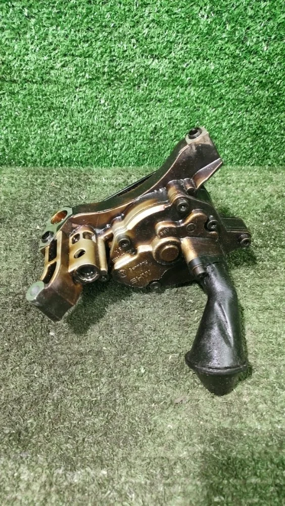 Насос масляный Skoda RAPID 2015 03C115105Q CAXA