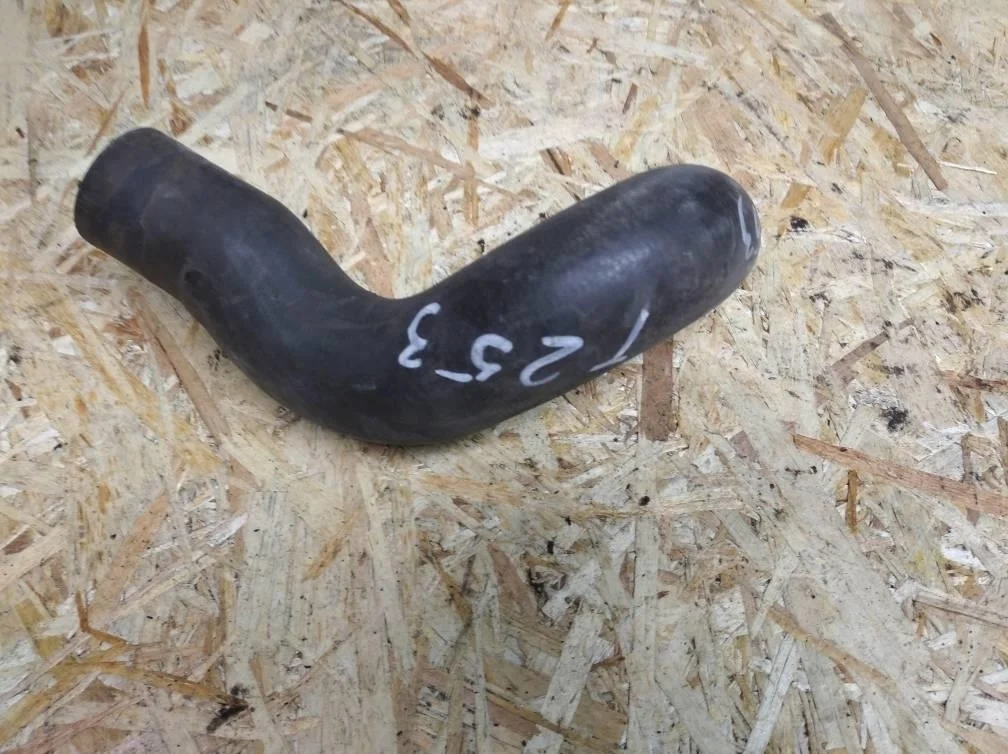 Б.у. патрубок радиатора TOYOTA AVENSIS AZT251 TOYOTA AVENSIS AZT251