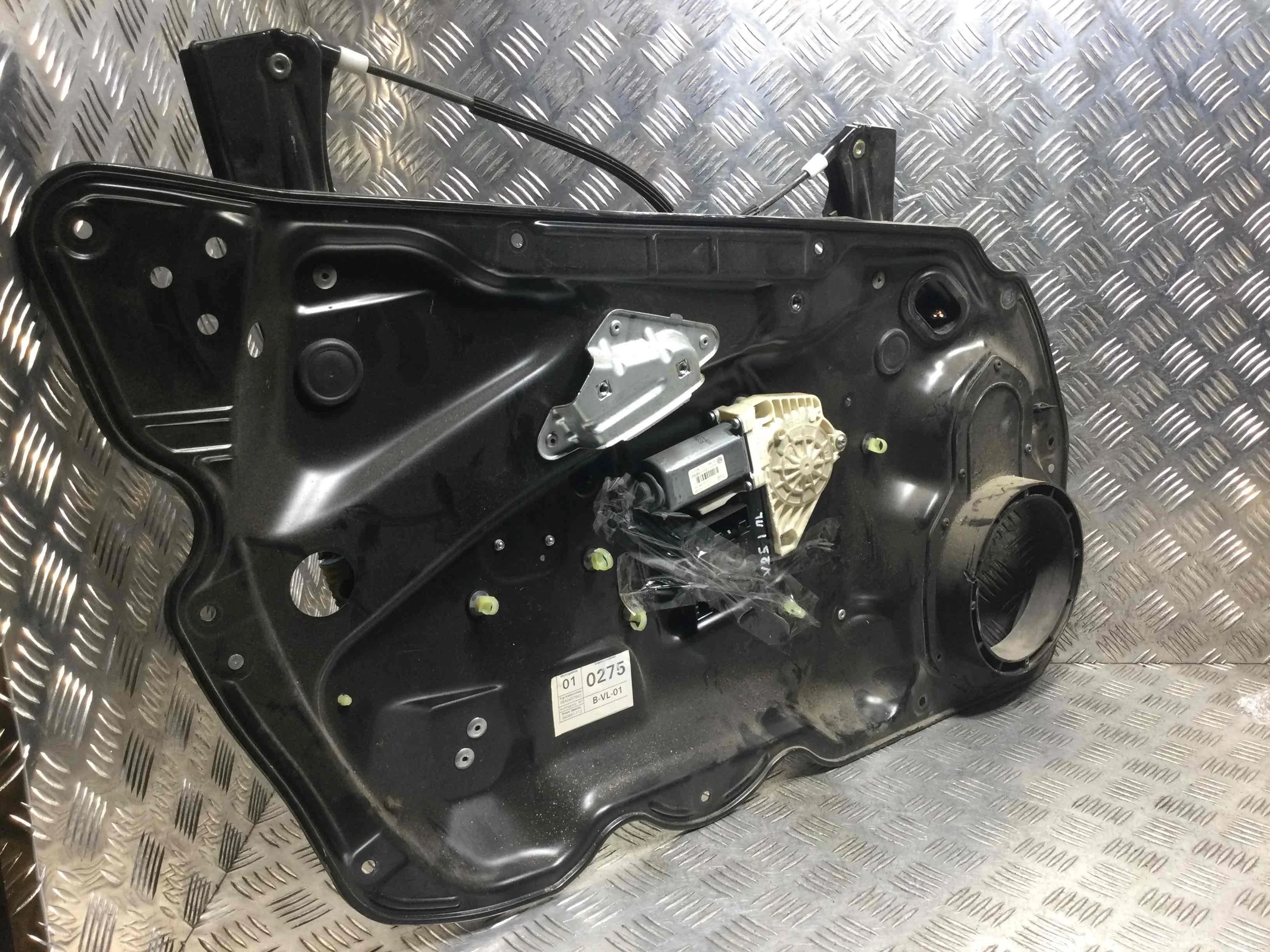 Стеклоподъемник электрический передний левый Volkswagen Passat B6 (2005-2010) дизель 2.0 TDI Механика Универсал