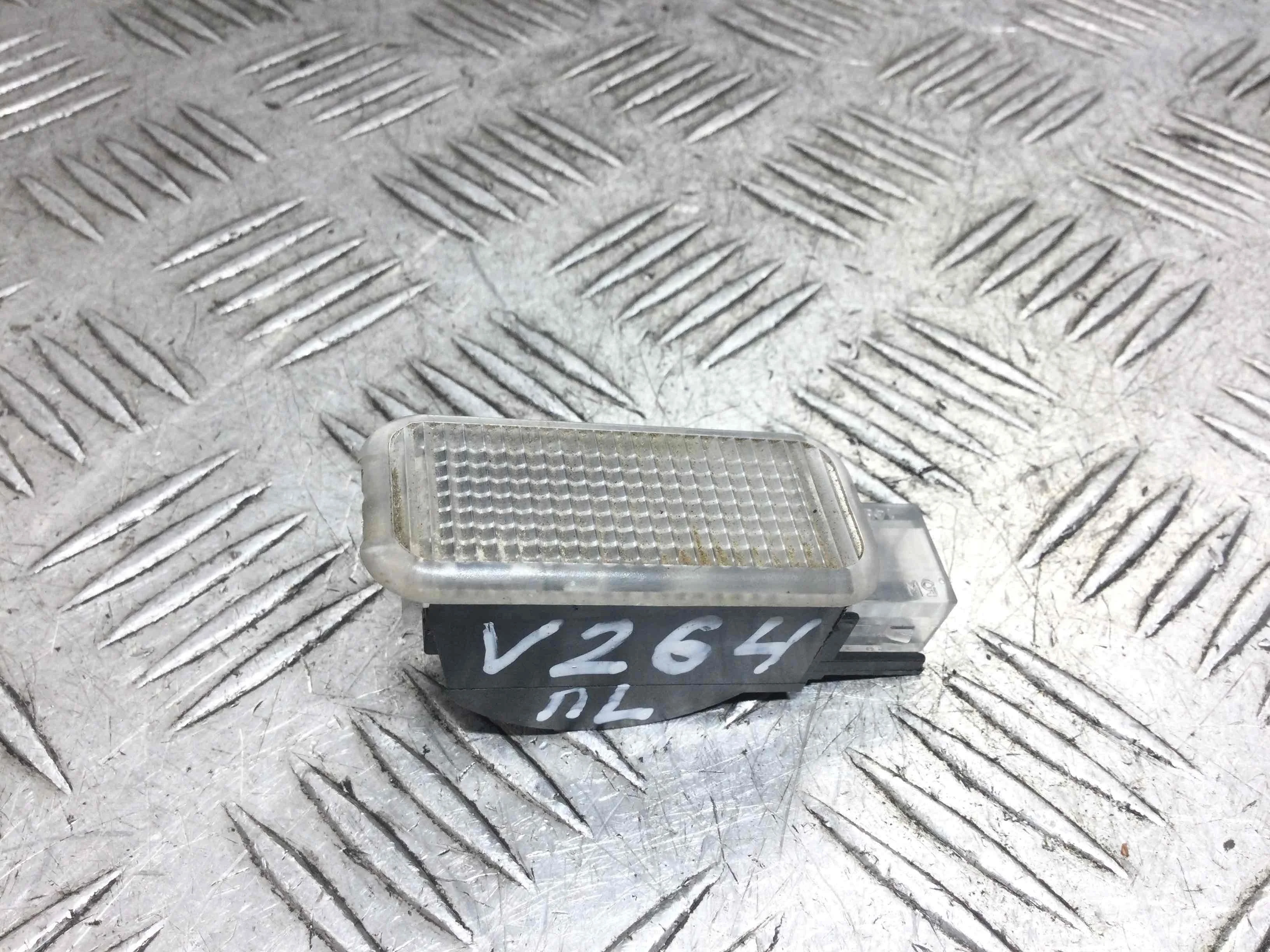 Фонарь салона (плафон) Volkswagen Passat B5 (1996-2000) бензин 1.6 i Механика Универсал