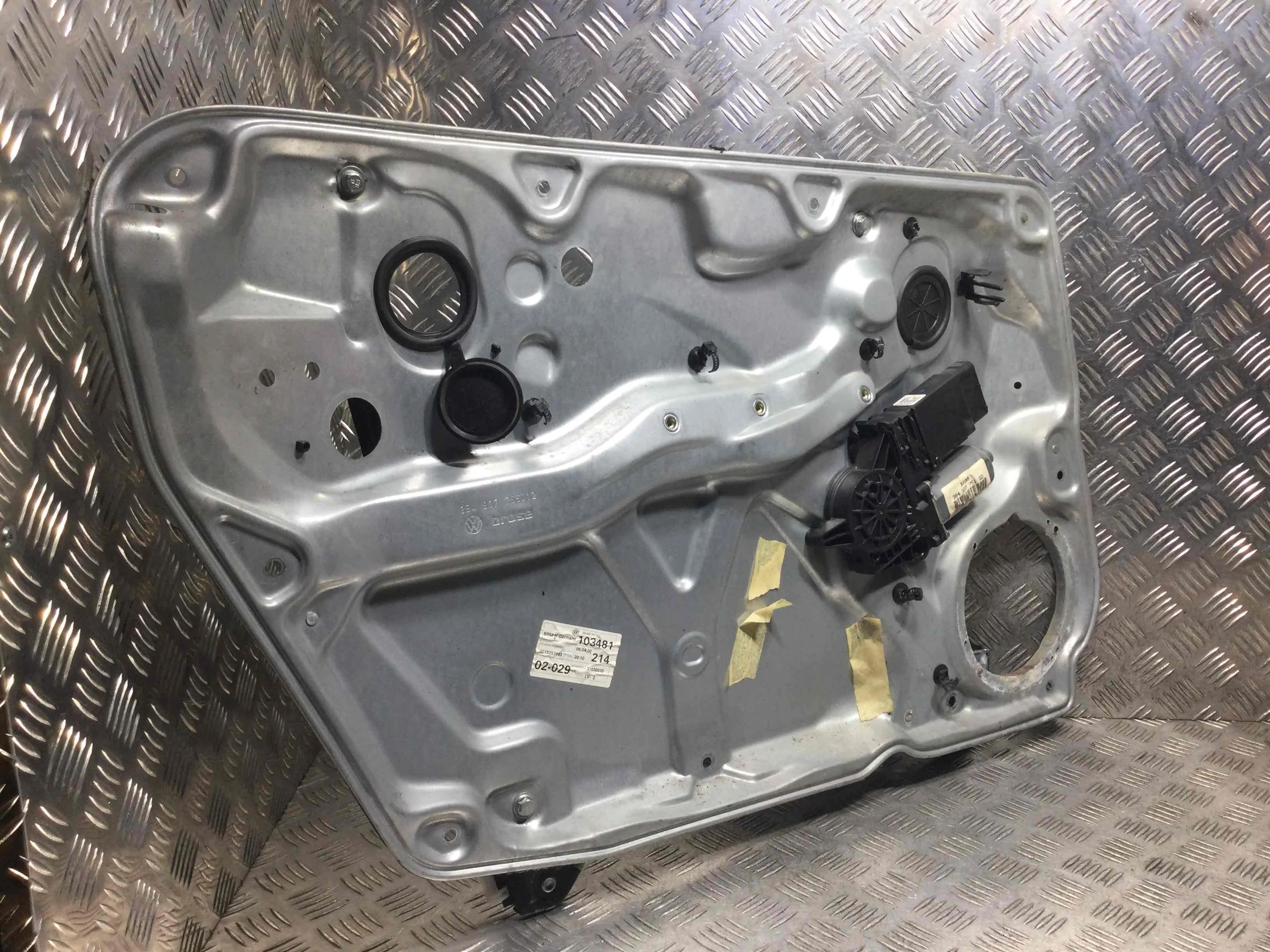 Стеклоподъемник электрический передний левый Volkswagen Passat B5 (1996-2000) бензин 1.6 i Механика Универсал