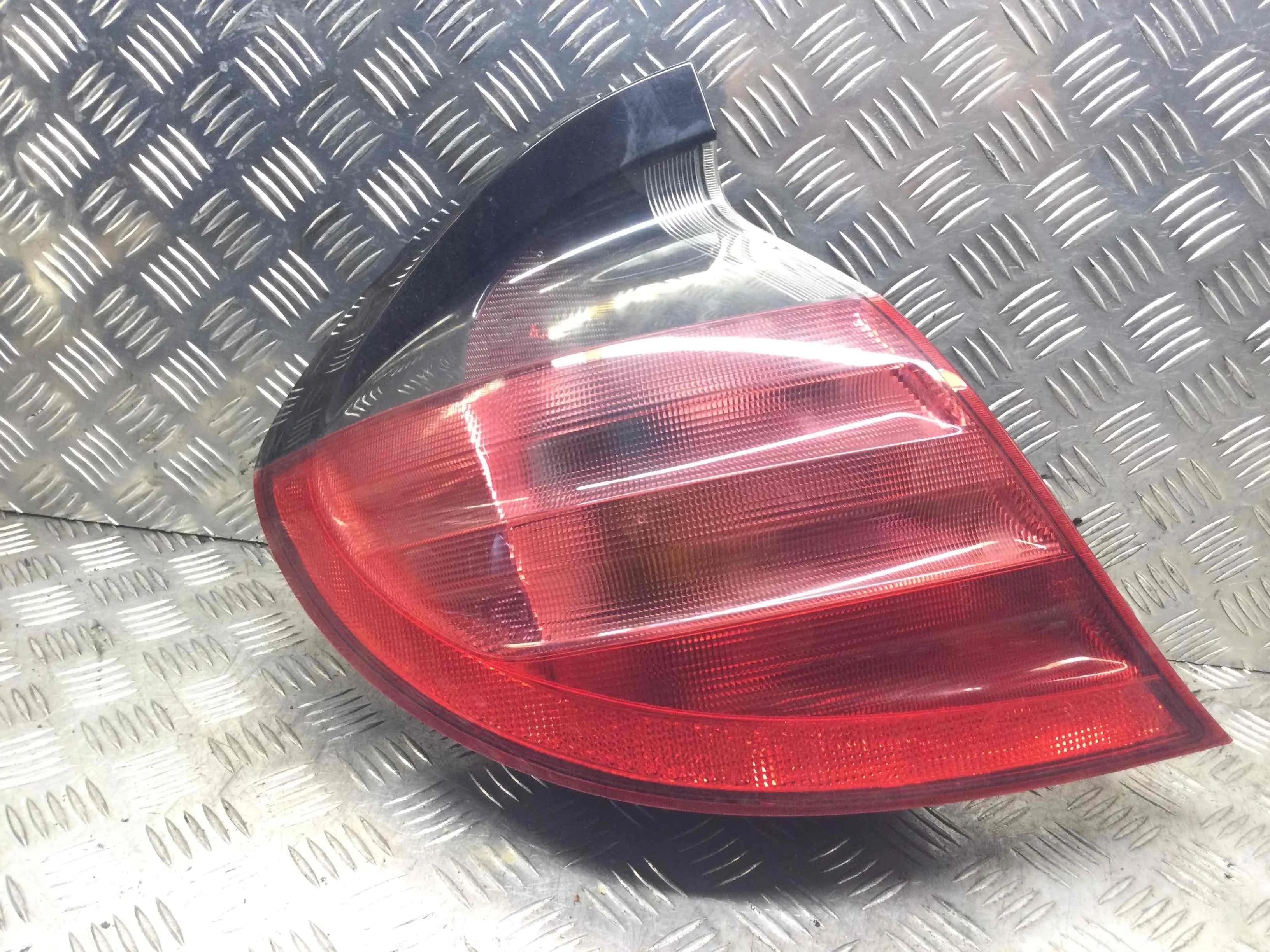 Фонарь задний левый Mercedes C-klasse W203/S203/CL203 (2000-2004) бензин 2.0 Kompressor Автомат Купе