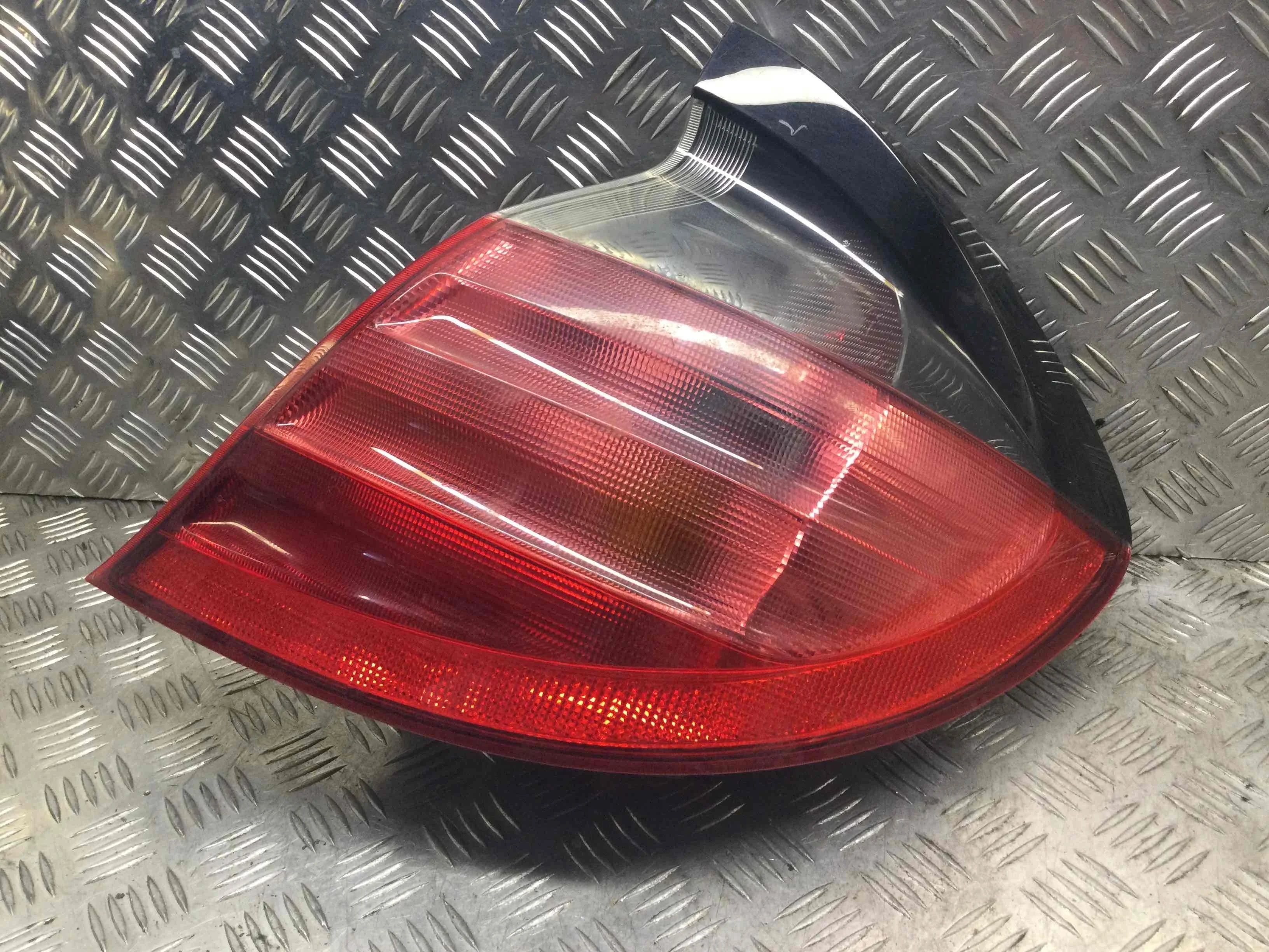 Фонарь задний левый Mercedes C-klasse W203/S203/CL203 (2000-2004) бензин 2.0 Kompressor Автомат Купе