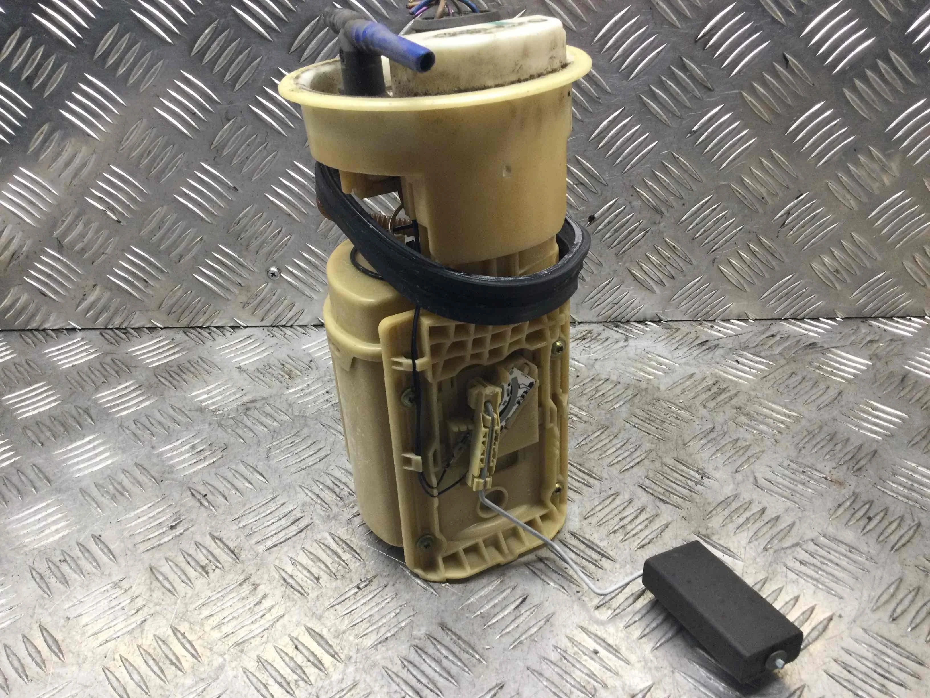 Насос топливный Volkswagen Golf 4 поколение (1997-2004) бензин 1.4 i Механика Х/б