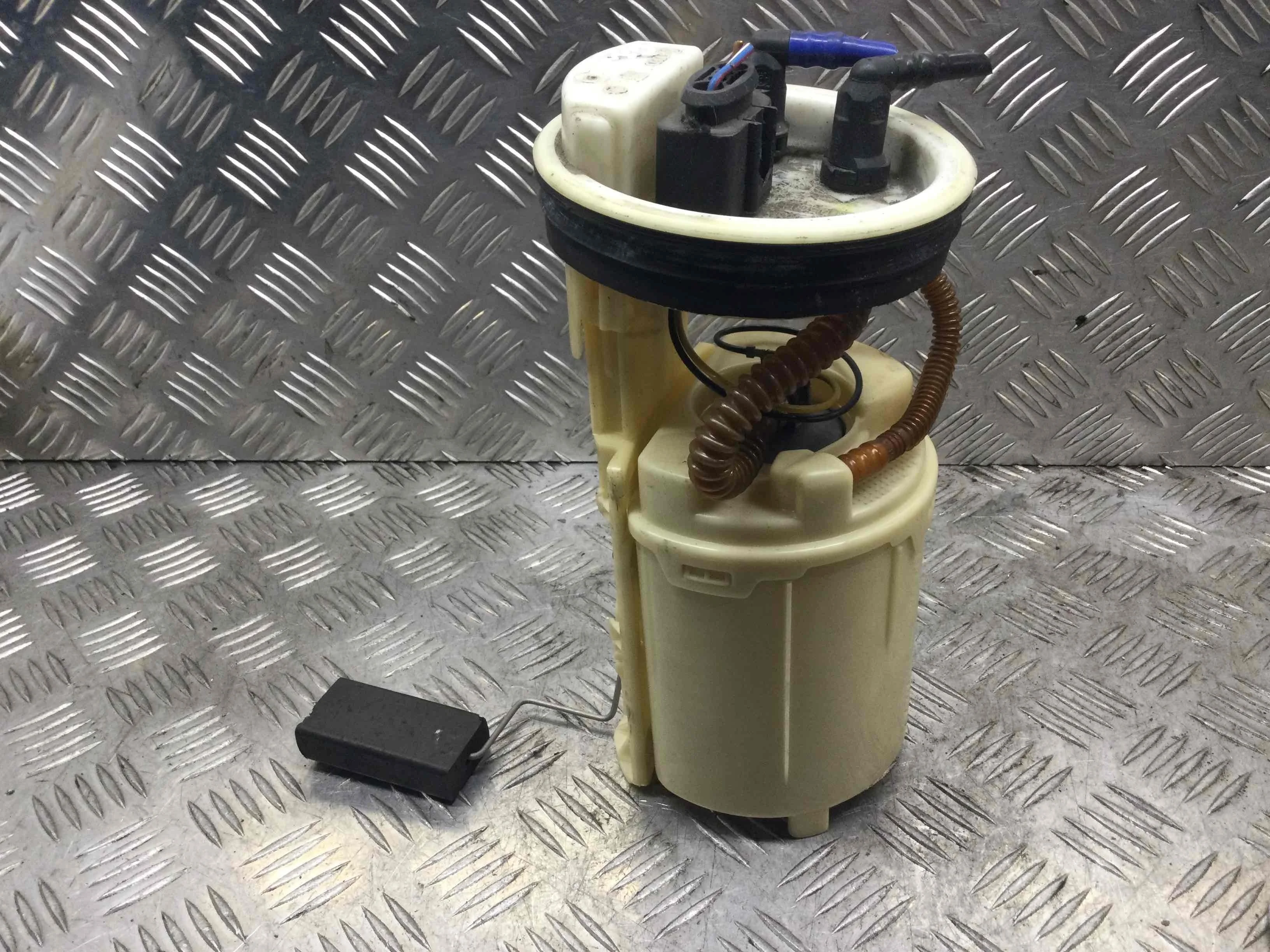 Насос топливный Audi A3 8L (1996-2000) бензин 1.6 i Механика Х/б