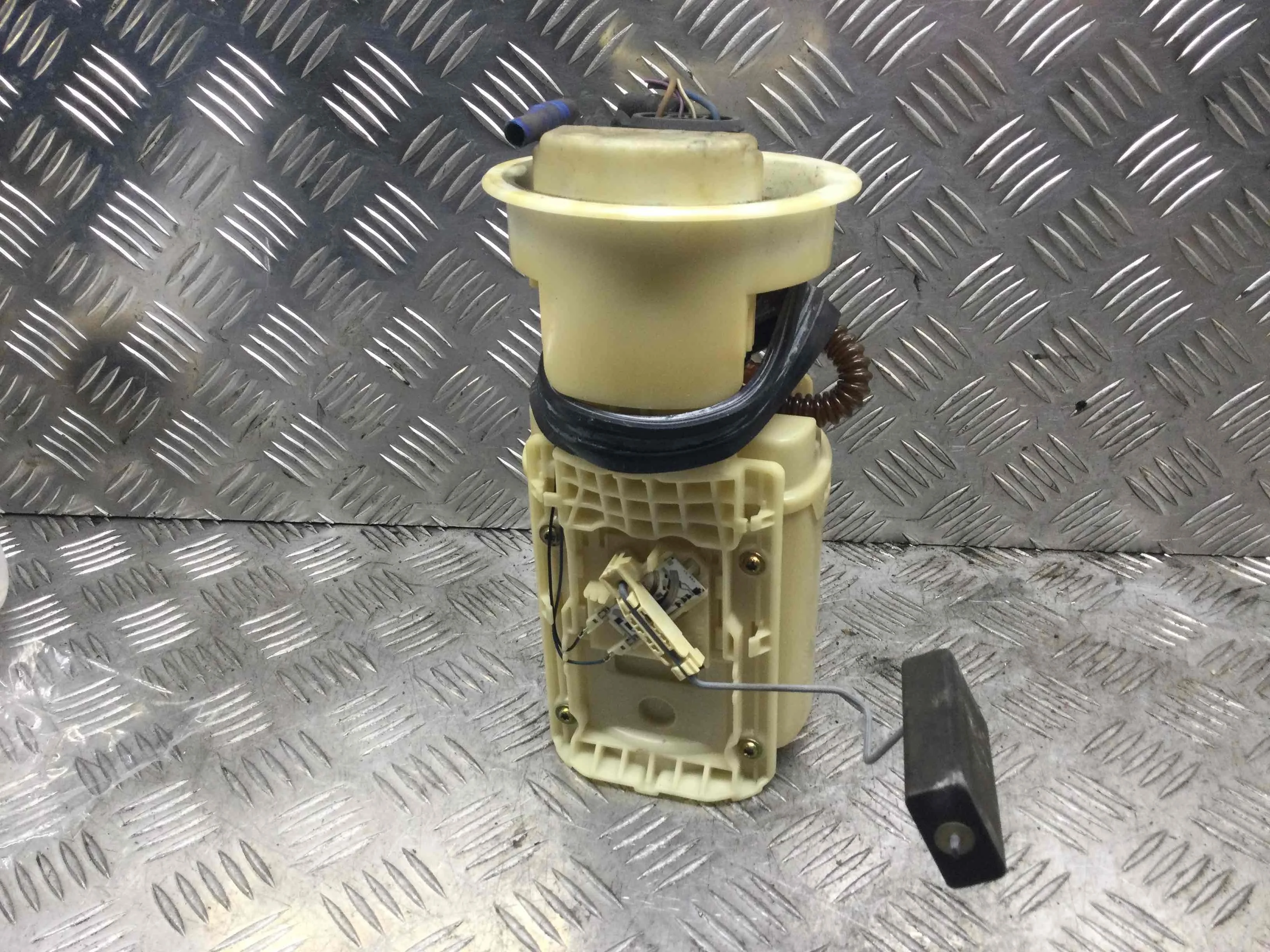 Насос топливный Volkswagen Golf 4 поколение (1997-2004) бензин 1.4 i Механика Х/б