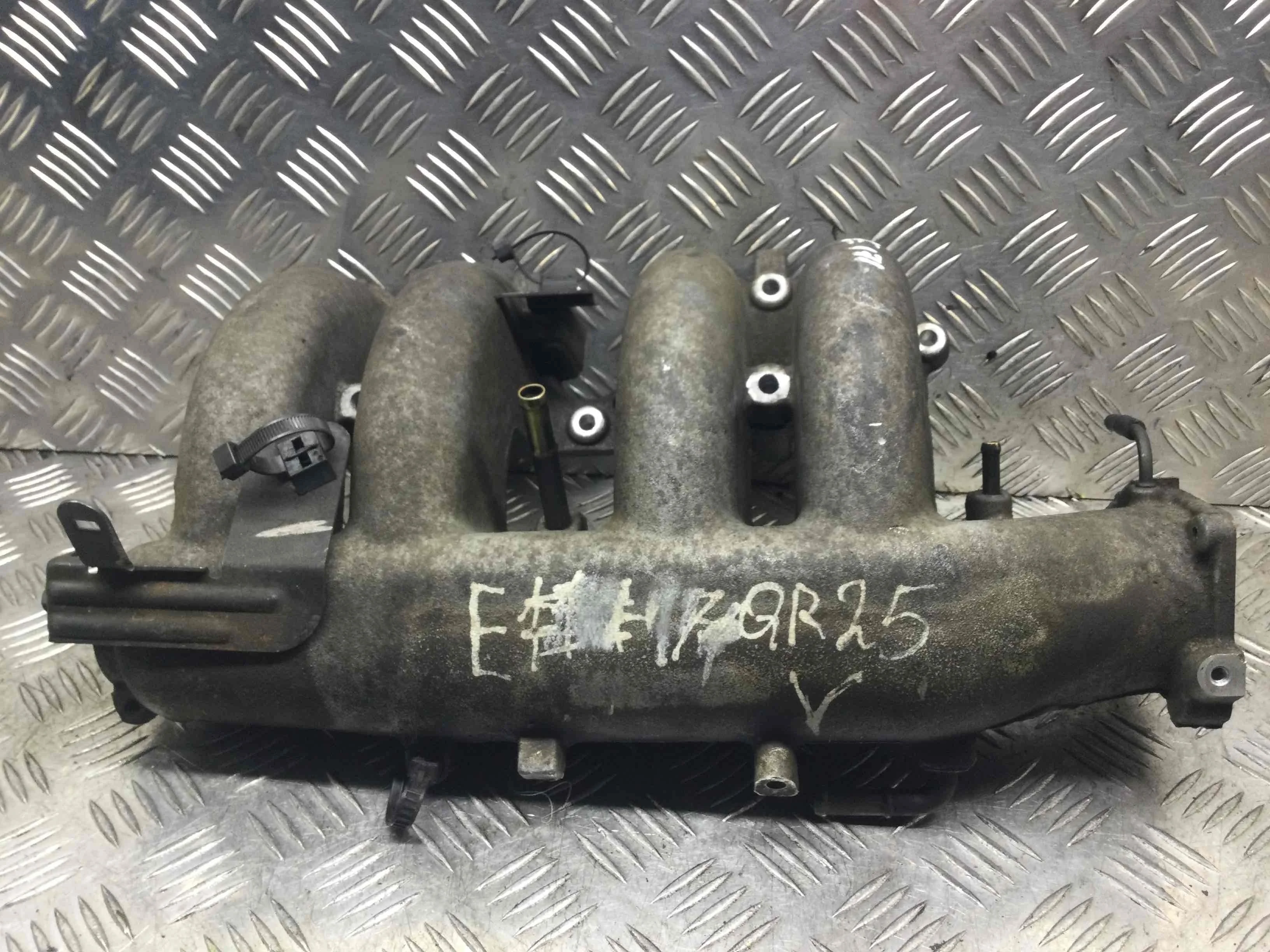 Коллектор впускной Nissan X-Trail T30 [рестайлинг] (2004-2007) бензин 2.5 i Механика Внедорожник