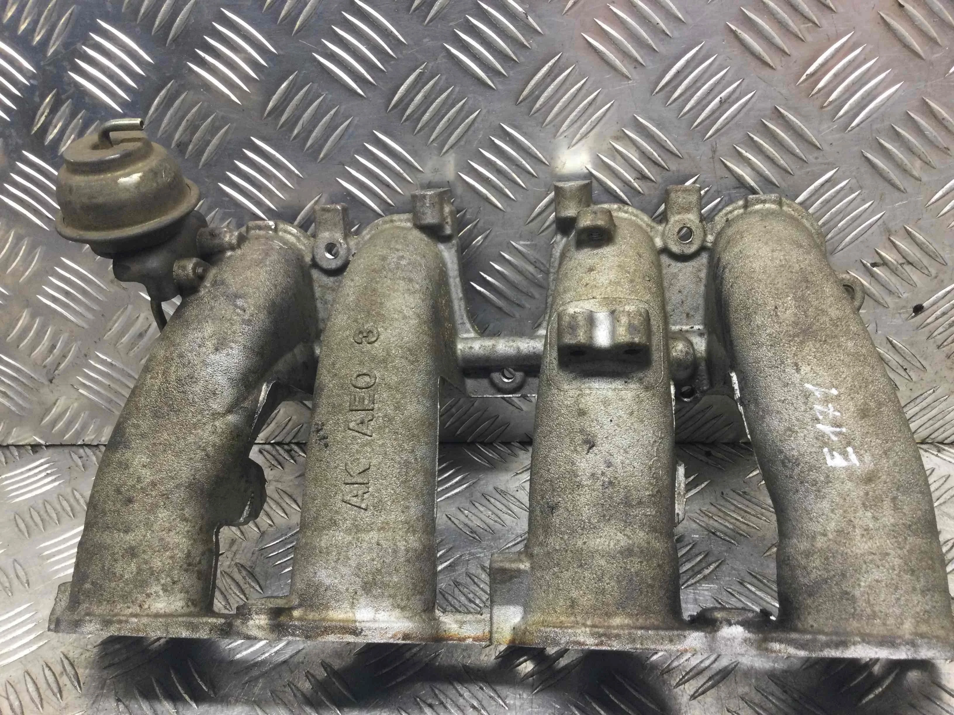 Коллектор впускной Nissan X-Trail T30 [рестайлинг] (2004-2007) бензин 2.5 i Механика Внедорожник