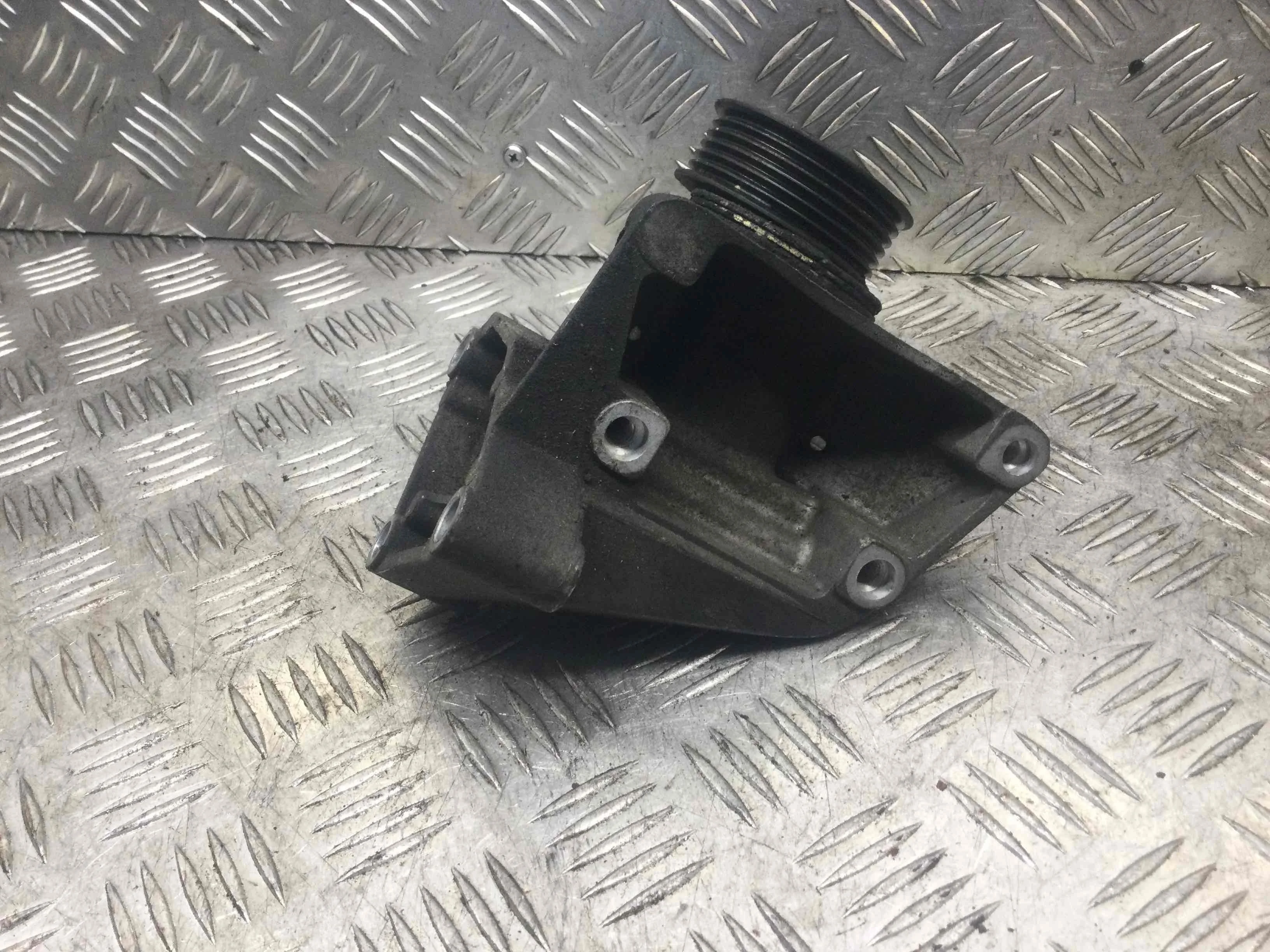 Натяжитель ремня генератора Ford Focus 1 поколение [рестайлинг] (2001-2005) бензин 1.6 i Механика Х/б